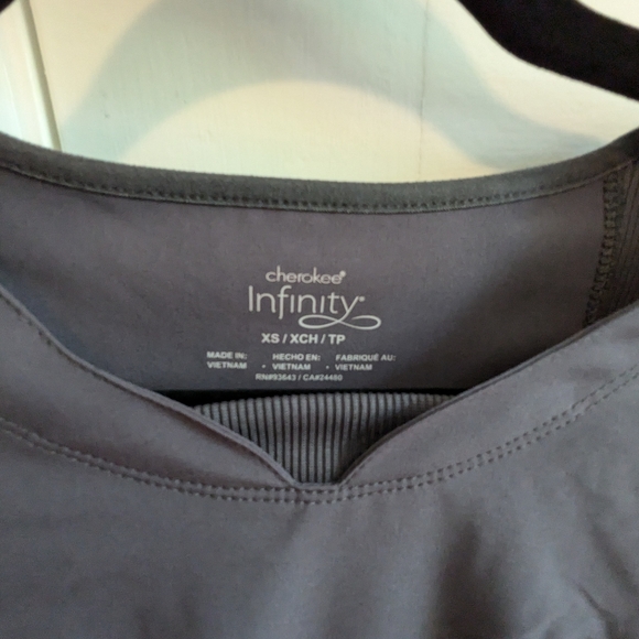 Cherokee XS scrub top - Picture 3 of 7